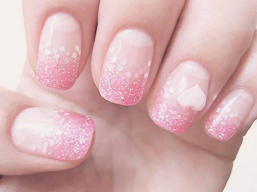 รูปภาพ:http://www.nailartpretties.com/wp-content/uploads/2012/11/pink-glitter-ombre-nails.jpg