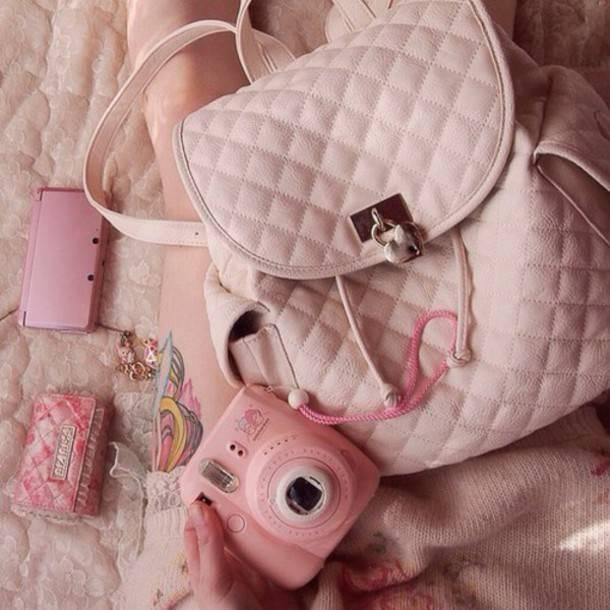 รูปภาพ:http://picture-cdn.wheretoget.it/m5nzb2-l-610x610-bag-backpack-pastel+pink-photography-pastel+bag.jpg