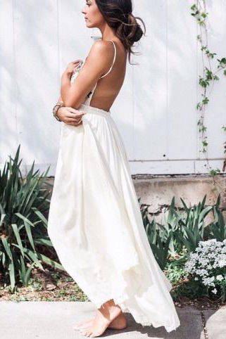 รูปภาพ:https://wachabuy.com/wp-content/uploads/2015/07/street-style-white-maxi-dress-@wachabuy.jpg