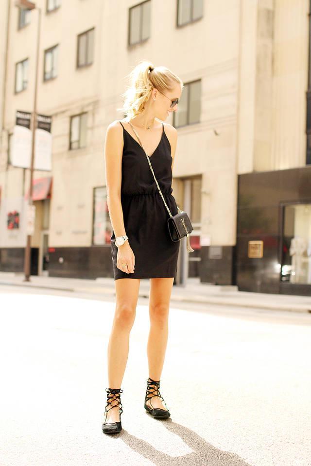 รูปภาพ:http://fashionjackson.com/wp-content/uploads/2015/08/fashion-jackson-jeffery-campbell-black-lace-up-flats-amanda-uprichard-black-silk-dress.jpg