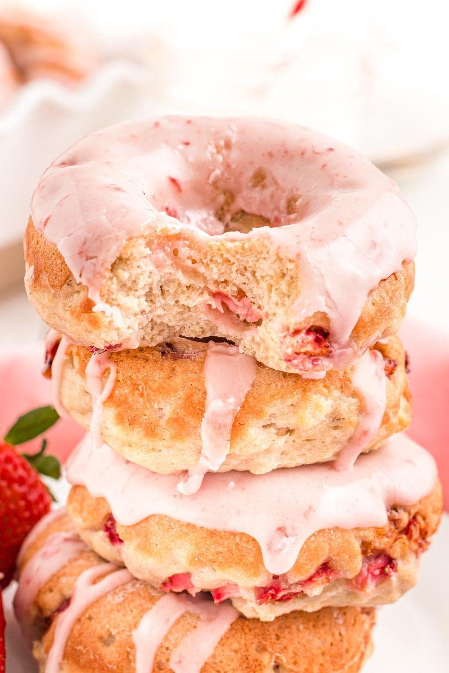 รูปภาพ:https://www.sugarandsoul.co/wp-content/uploads/2021/04/strawberry-donuts-recipe-7.jpg