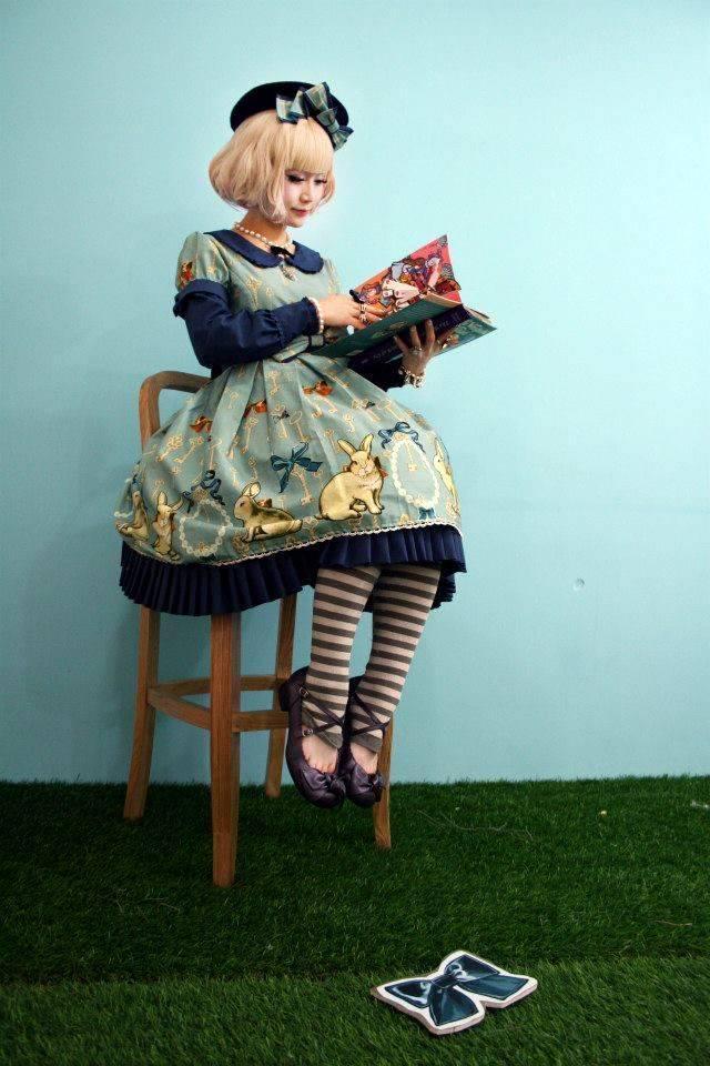 รูปภาพ:http://glamradar.com/wp-content/uploads/2014/11/cosplay-lolita-look.jpg