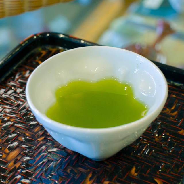 ภาพประกอบบทความ สัมผัส พิธีชงชา ตามฉบับญี่ปุ่นแท้ๆ ที่ 'Yanesen'