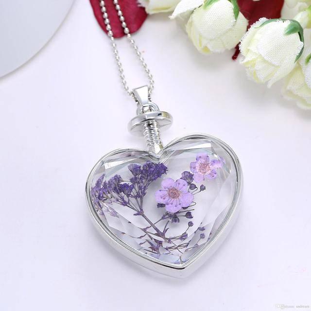 รูปภาพ:http://www.dhresource.com/0x0s/f2-albu-g3-M01-BA-83-rBVaHVZY9CSAUYziAAmheYIHiQE131.jpg/luxury-silver-lavender-locket-necklace-dry.jpg
