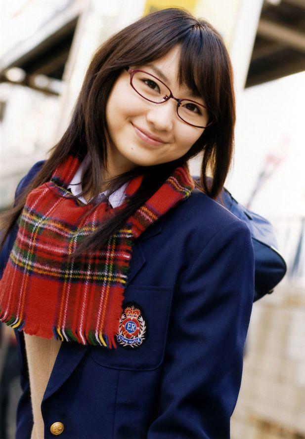 รูปภาพ:http://www.drawingforkids.org/images/156860-glasses-girl-go-in-vain-schoolgirl-uniform-glasses-muffler.jpg