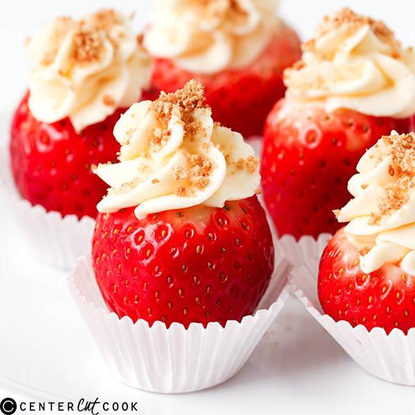รูปภาพ:http://www.centercutcook.com/wp-content/uploads/2016/01/cheesecake-stuffed-strawberries-4.jpg