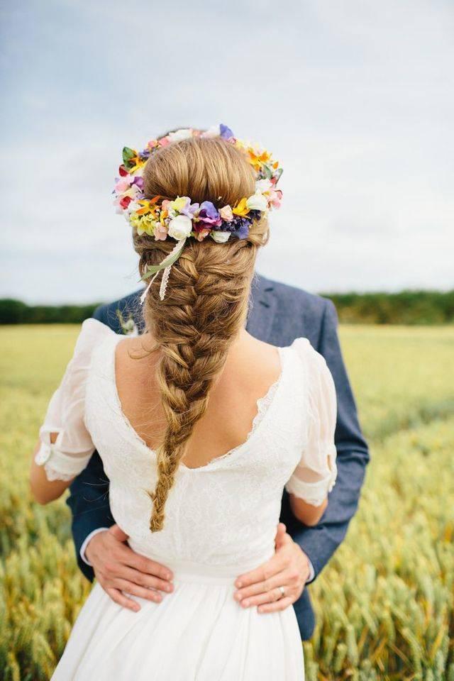 รูปภาพ:http://www.fabmood.com/wp-content/uploads/2015/04/Pretty-Bridal-Hair-Flowers.jpg