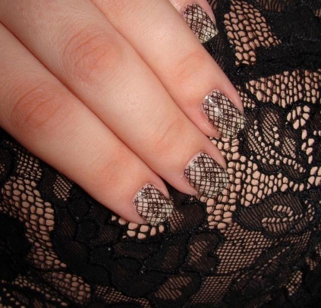 รูปภาพ:http://www.topteny.com/wp-content/uploads/2014/09/lace-nail-designs-nice.jpg