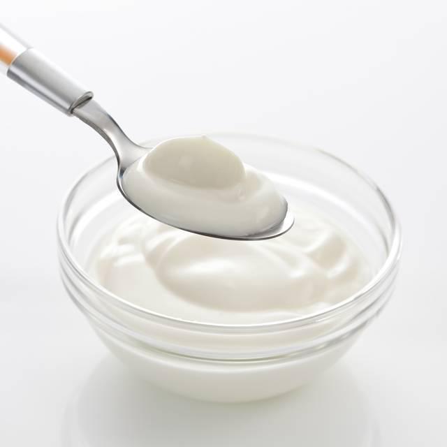 รูปภาพ:http://images.shape.mdpcdn.com/sites/shape.com/files/story/white-yogurt-spoon.jpg