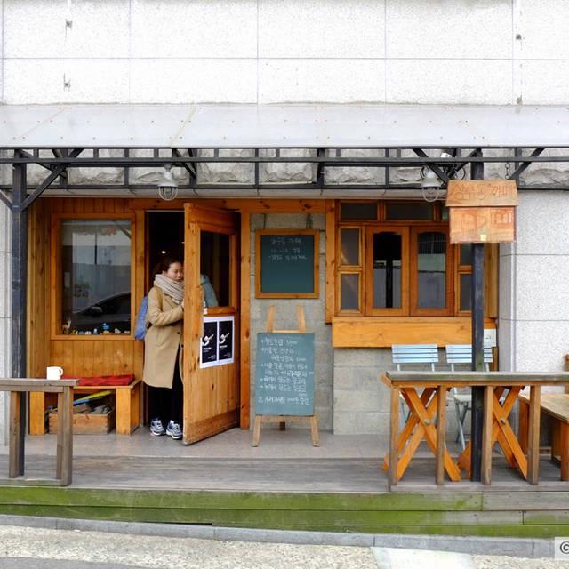 ภาพประกอบบทความ 8 ย่าน "ถนนคาเฟ่ในกรุงโซล" สำหรับคอกาแฟในเกาหลี!