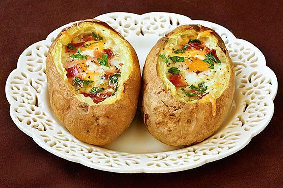 รูปภาพ:http://www.gimmesomeoven.com/wp-content/uploads/2010/03/baked-egg-potatoes2.jpg