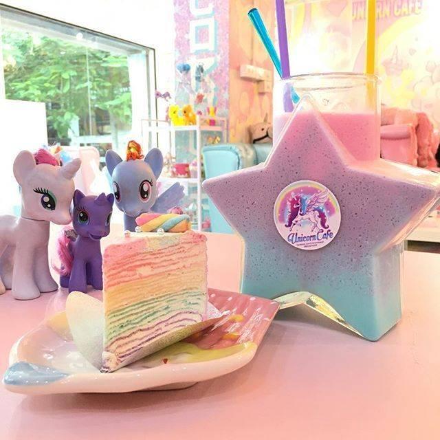 ตัวอย่าง ภาพหน้าปก:'Unicorn Cafe' ร้านเค้กในฝัน สวรรค์ของคนรัก 'สีพาสเทล'