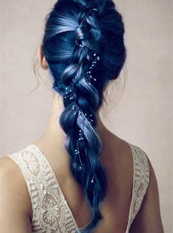 รูปภาพ:http://blog.vpfashion.com/wp-content/uploads/2015/05/ombre-lake-blue-hair-with-classic-fishtail-braid-amzing-look.jpg