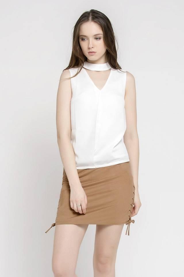 รูปภาพ:http://www.cloth-inc.com/3316-thickbox/choker-collar-top-in-white.jpg