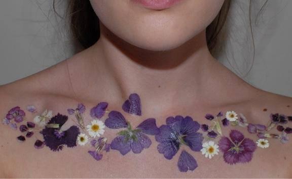 รูปภาพ:http://girls.bessup.com/wp-content/uploads/2016/02/floral-tattoo3.jpg