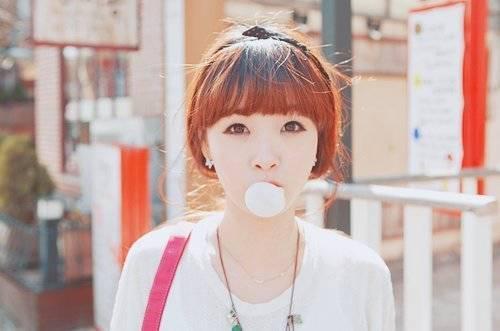 รูปภาพ:http://s1.favim.com/orig/25/chewing-gum-cute-girl-korean-Favim.com-225282.jpg
