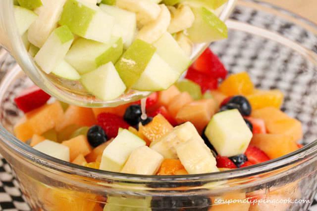 รูปภาพ:http://www.couponclippingcook.com/wp-content/uploads/2015/02/8-apples-in-fruit-salad.jpg