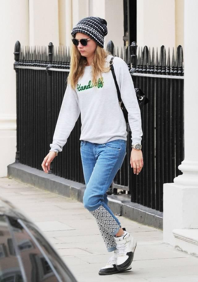 รูปภาพ:http://www.gotceleb.com/wp-content/uploads/celebrities/cara-delevingne/out-in-london/Cara-Delevingne-jeans-style--04.jpg