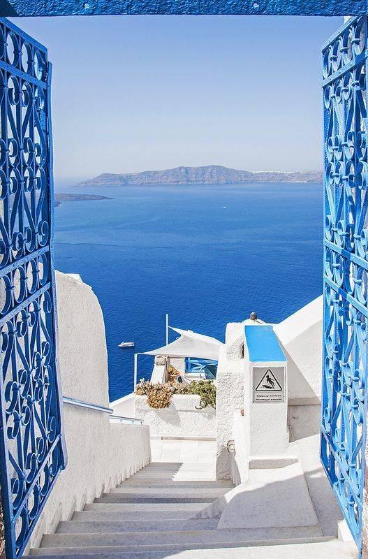 รูปภาพ:http://www.placesmustvisit.com/wp-content/uploads/2015/08/Santorini-Greece.jpg