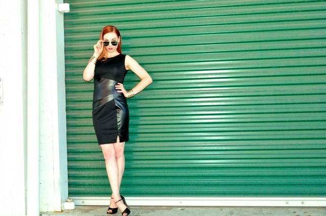 รูปภาพ:http://godfatherstyle.com/wp-content/uploads/2015/10/Bandage-Dress-Black-Leather-Ladada-Favery-San-Francisco-Fashion-Blogger-Street-Style-Little-Black-Dress-Small.jpg