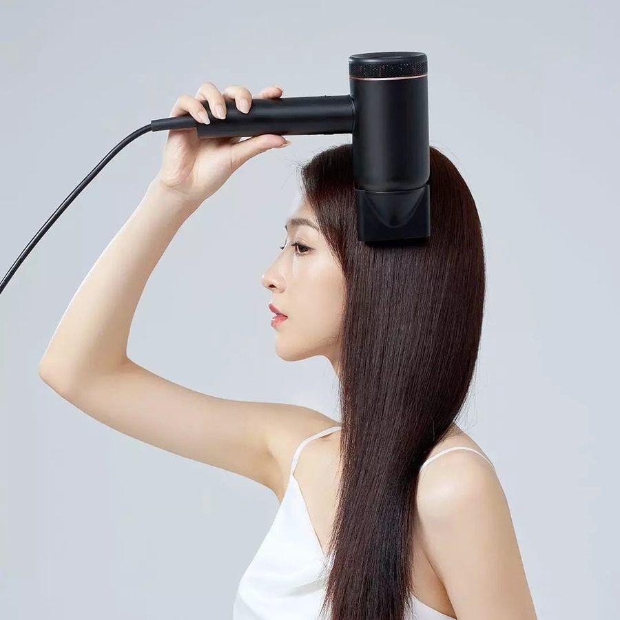 รูปภาพ:https://ae01.alicdn.com/kf/Sb9eb605428174cd39599e2070c9f1fd2U/ShowSee-Professional-Hair-Dryer-1800W-Strong-Wind-High-Speed-Negative-Ion-55-Hair-Dryer-Hair-Styler.jpg