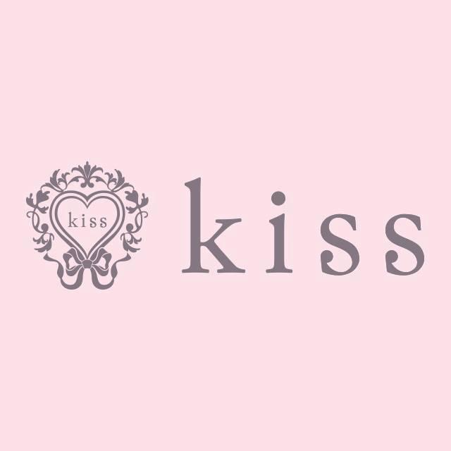 รูปภาพ:http://thoushaltnotcovet.net/wp-content/uploads/2015/04/kiss-cosmetics-lip-vinyl-first-kiss-swatch.jpg