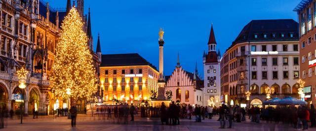 รูปภาพ:http://www.zicasso.com/sites/default/files/styles/original_scaled_down/public/headerimages/tour/Germany-Munich-Marienplatz-Christmas-Evening-LT-Header.jpg