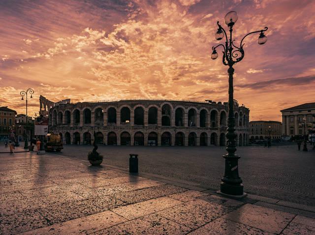 รูปภาพ:http://030mm-photography.com/wp-content/uploads/2015/09/verona-italy-italien-colosseum-kolosseum-sunrise-sonnenaufgang.jpg