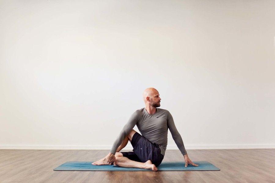 รูปภาพ:https://images.saymedia-content.com/.image/t_share/MTc2Mjk4MzI0Nzk2NjQ2NTcz/matsyendrasana-yoga-pose-to-help-you-open-your-heart-chakra.jpg