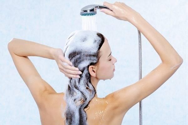 รูปภาพ:http://cdn.skim.gs/image/upload/v1456338638/msi/woman-washing-hair_n21e1g.jpg