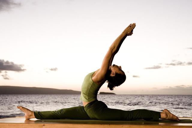 รูปภาพ:http://www.samuipedia.com/wp-content/uploads/2014/12/Yoga-teacher-in-Koh-Samui.jpg