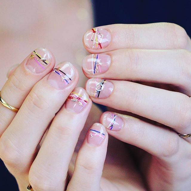 ภาพประกอบบทความ Bracelet nails เทรนด์เพ้นท์เล็บลายใหม่ จากเกาหลี งานนี้น่ารักฝุด ๆ