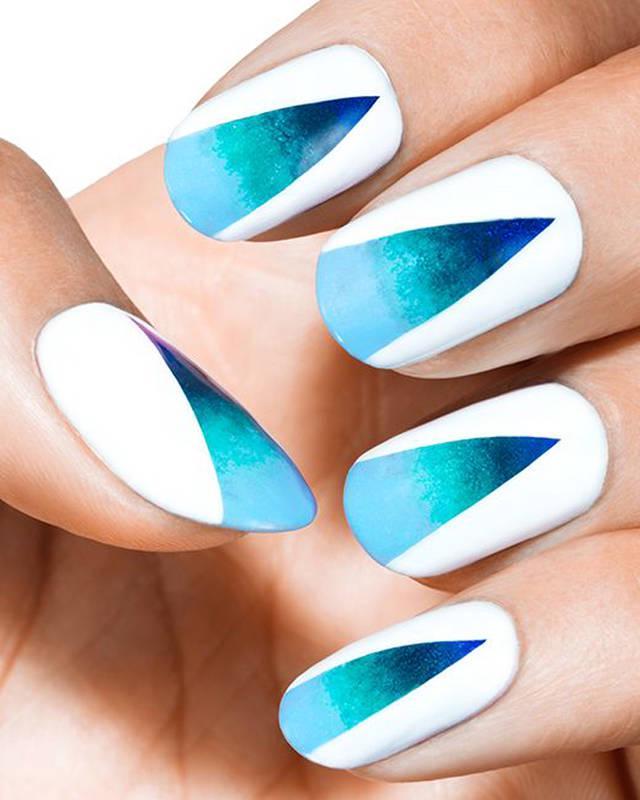 รูปภาพ:http://www.fashionspick.com/wp-content/uploads/2015/10/sea-blue-with-white-nail-art-design.jpg
