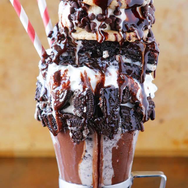 ภาพประกอบบทความ The Ultimate Brownie Crazy Milkshake สุดยอดบราวนี่มิลค์เชค รับประกันฟินเวอร์!