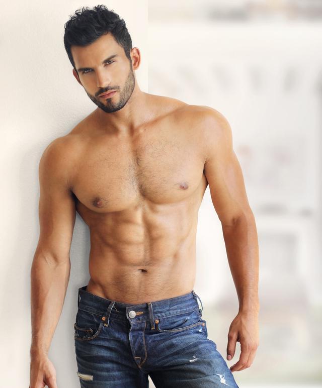 รูปภาพ:https://amyjhawthorn.files.wordpress.com/2014/10/bigstock-muscular-handsome-sexy-guy-61117619.jpg