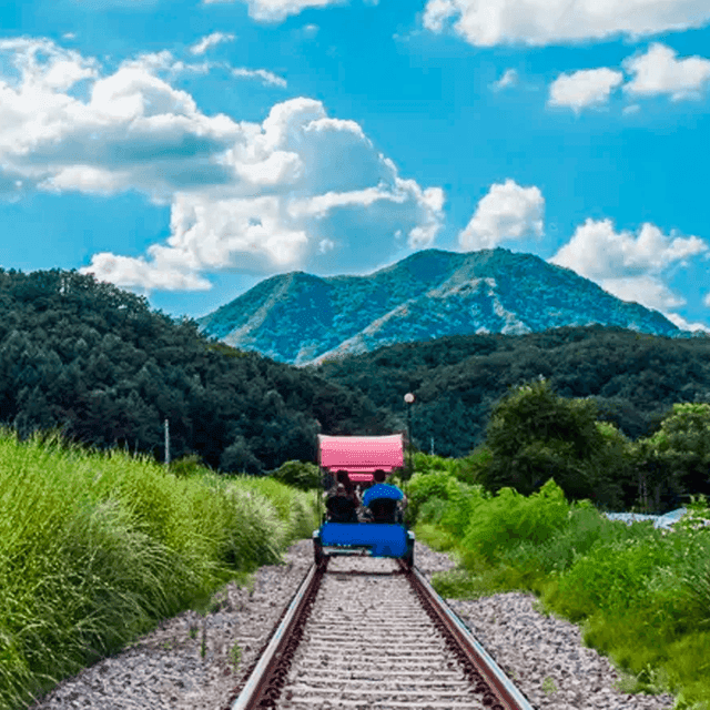 ภาพประกอบบทความ ชิลแบบปลอดภัย! เที่ยวแบบ Social Distancing ด้วยรถไฟส่วนตัว ที่ "คังชอน" 😍