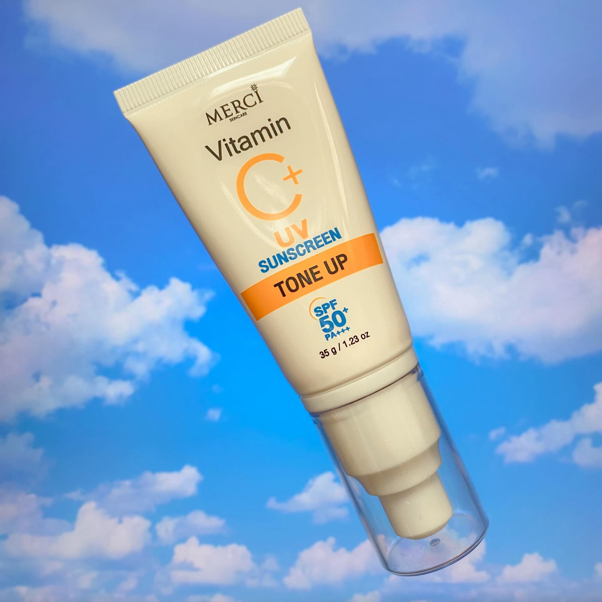 ภาพหน้าปก มาปกป้องผิวฟีลแฟนด้วยกันแดดน้องใหม่ Merci Vitamin C UV Sunscreen SPF50+ PA+++ กันค่า~! ที่:0