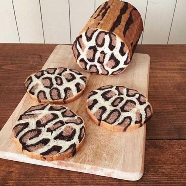 ภาพประกอบบทความ ' Animal print bread ' ขนมปังซ่อนลาย สุดคิ้วแสนเซอไพรซ์!