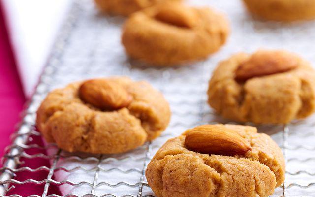รูปภาพ:http://www.almonds.com/sites/default/files/content/recipes/rectangle/almond-butter-cookies.jpg