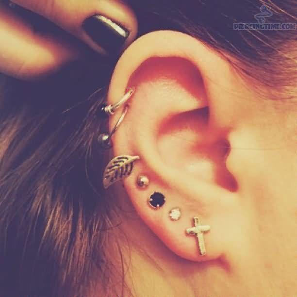 รูปภาพ:http://www.piercingtime.com/images/245/cartilage-captive-bead-rings-and-lobe-ear-piercings.jpg
