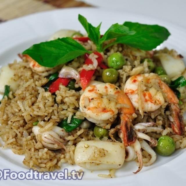 ภาพประกอบบทความ สูตรอาหารไทย | ข้าวผัดเขียวหวานทะเล อร่อยขั้นเทพ!