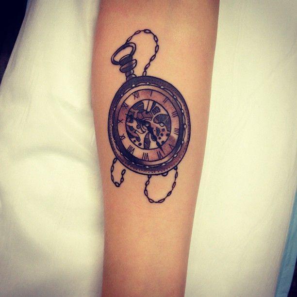 รูปภาพ:http://tattoomagz.com/wp-content/uploads/2014/02/Clock-tattoo-by-Pari-Corbitt.jpg
