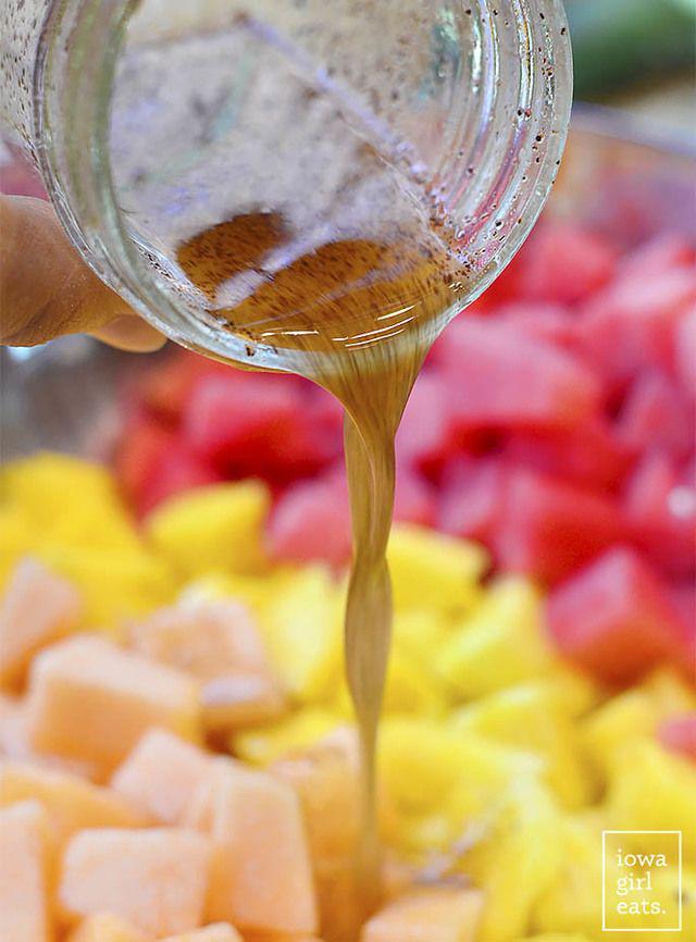 รูปภาพ:http://cdn.iowagirleats.com/wp-content/uploads/2016/07/Tropical-Fruit-Salad-with-Chili-Lime-Dressing-iowagirleats-05.jpg