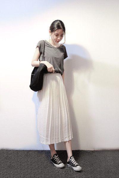รูปภาพ:http://fashiongum.com/wp-content/uploads/2015/07/My-Favorite-Ways-To-Wear-A-Pleated-Skirt-This-Summer-7.jpg