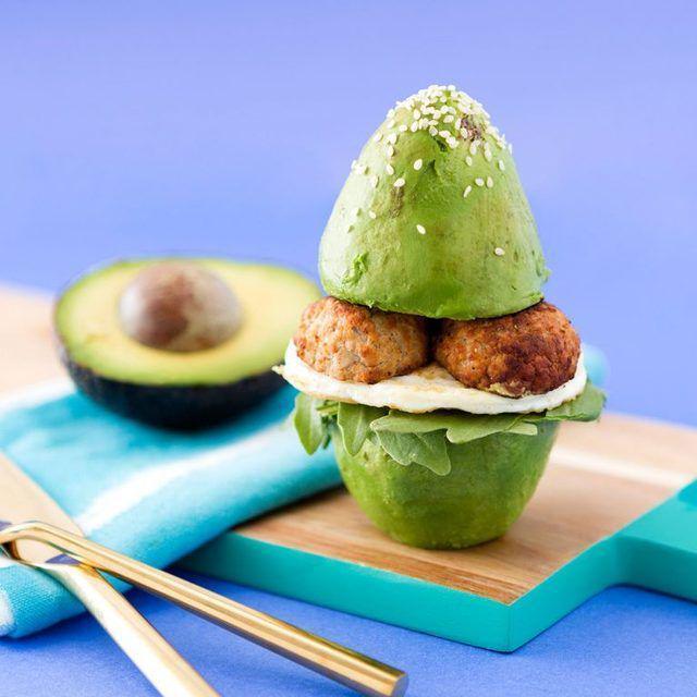 ภาพประกอบบทความ Avocado Bun Meatball Sliders เมนูอร่อยง่าย ได้ประโยชน์จากอะโวคาโดเต็มๆ