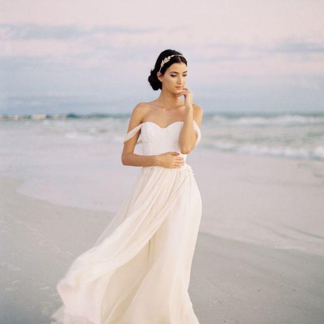 ภาพประกอบบทความ แฟชั่น "ชุดแต่งงานริมทะเล" เลอค่า เริ่ดหรู ดูชวนฝัน!!