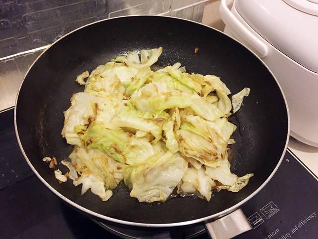 รูปภาพ:http://hello2day.com/wp-content/uploads/2015/01/fried-cabbage-with-fish-sauce-recipes-8.jpg