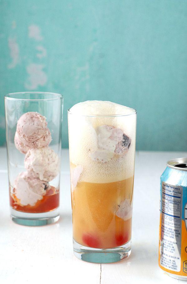 รูปภาพ:http://boulderlocavore.com/wp-content/uploads/2015/01/Bourbon-Orange-Soda-Cherry-Vanilla-Ice-Cream-Float-BoulderLocavore.com-437.jpg