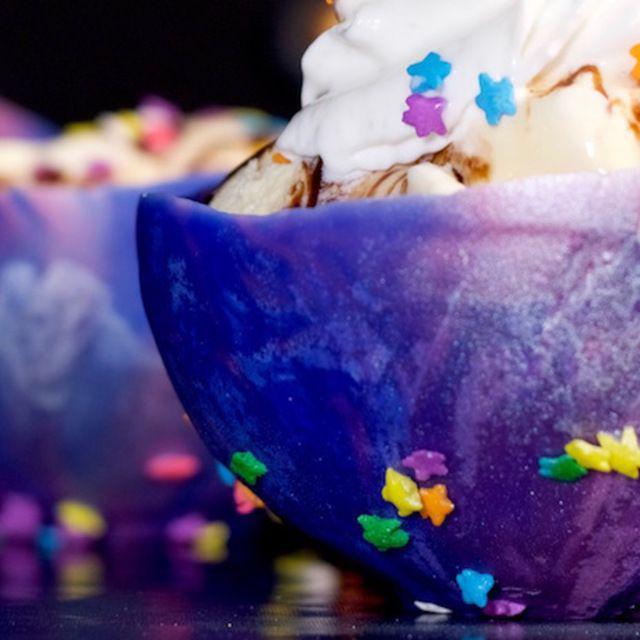 ภาพประกอบบทความ 'Chocolate Galaxy Bowls' สู่ความเวิ้งว้างอันไกลโพ้นด้วยชามช็อกโกแลตสุดเริ่ด!!