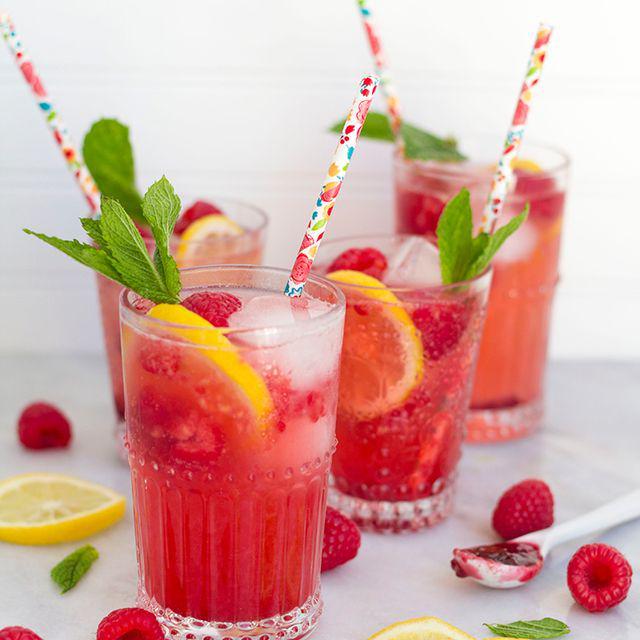 ภาพประกอบบทความ 'Raspberry Lemonade' น้ำเลมอนเนดสูตรเด็ด ดื่มแล้วชื่นใจสุดๆ